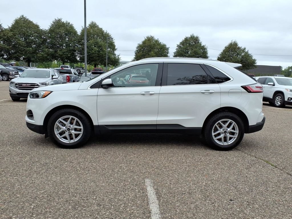 Certified 2024 Ford Edge SEL w/ Convenience Package AWD/4WD image 2