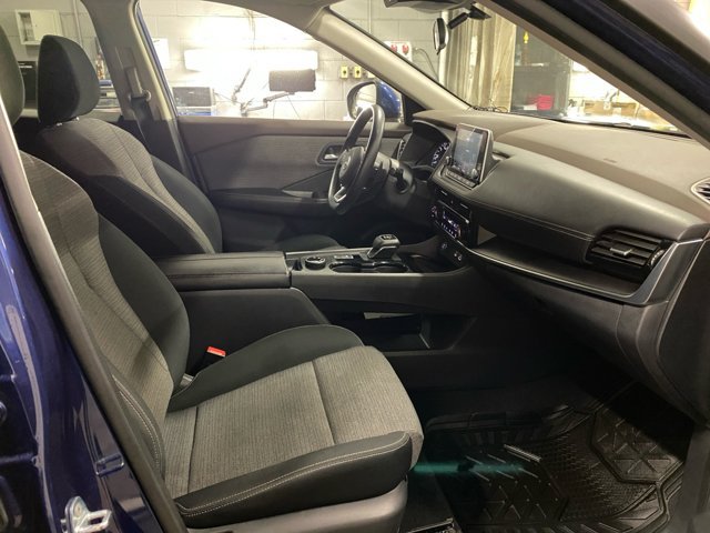 Used 2022 Nissan Rogue SV AWD/4WD image 19