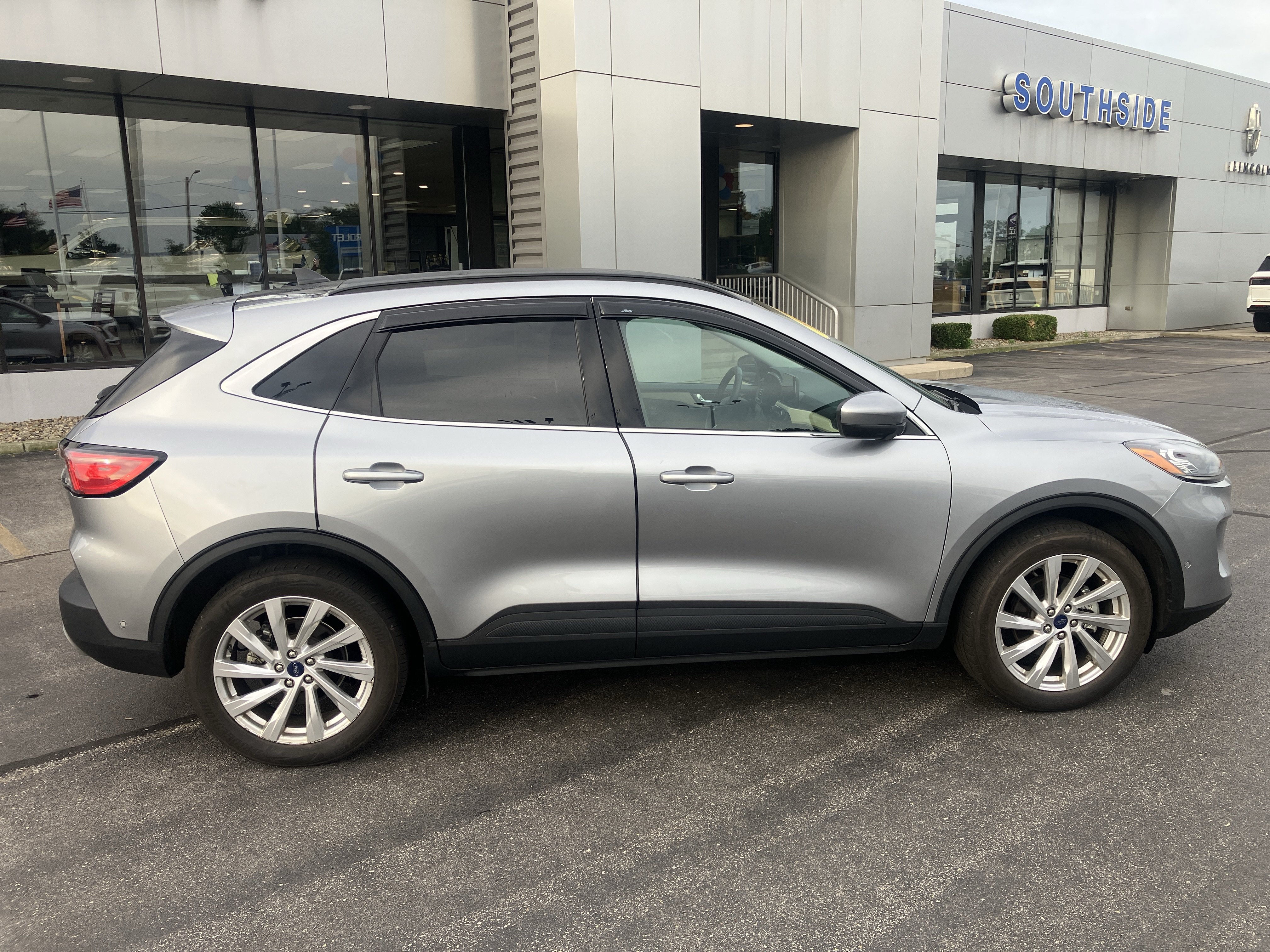 Certified 2021 Ford Escape Titanium w/ Titanium Elite Package AWD/4WD image 8