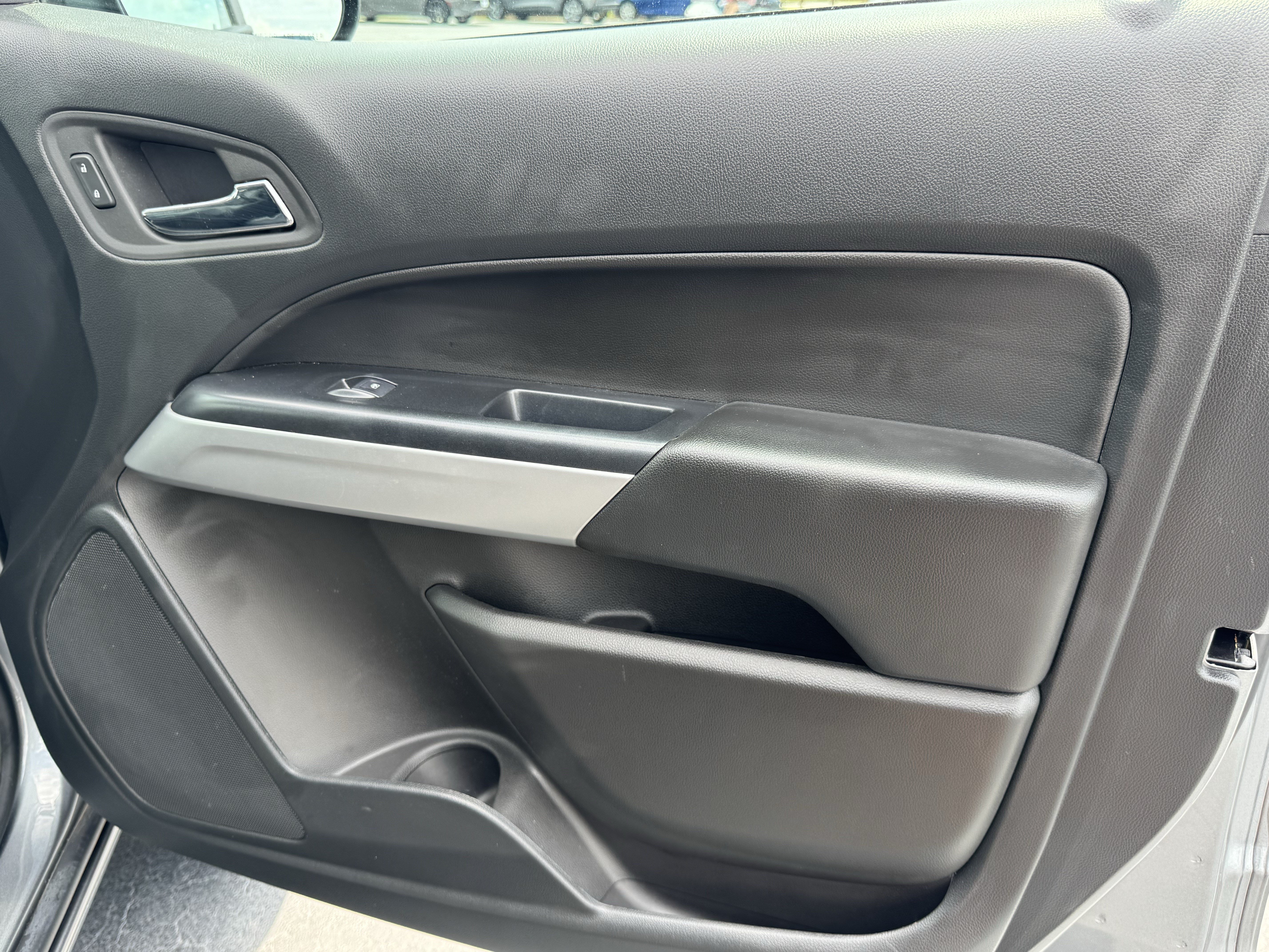 Used 2022 Chevrolet Colorado LT w/ Luxury Package RWD image 16