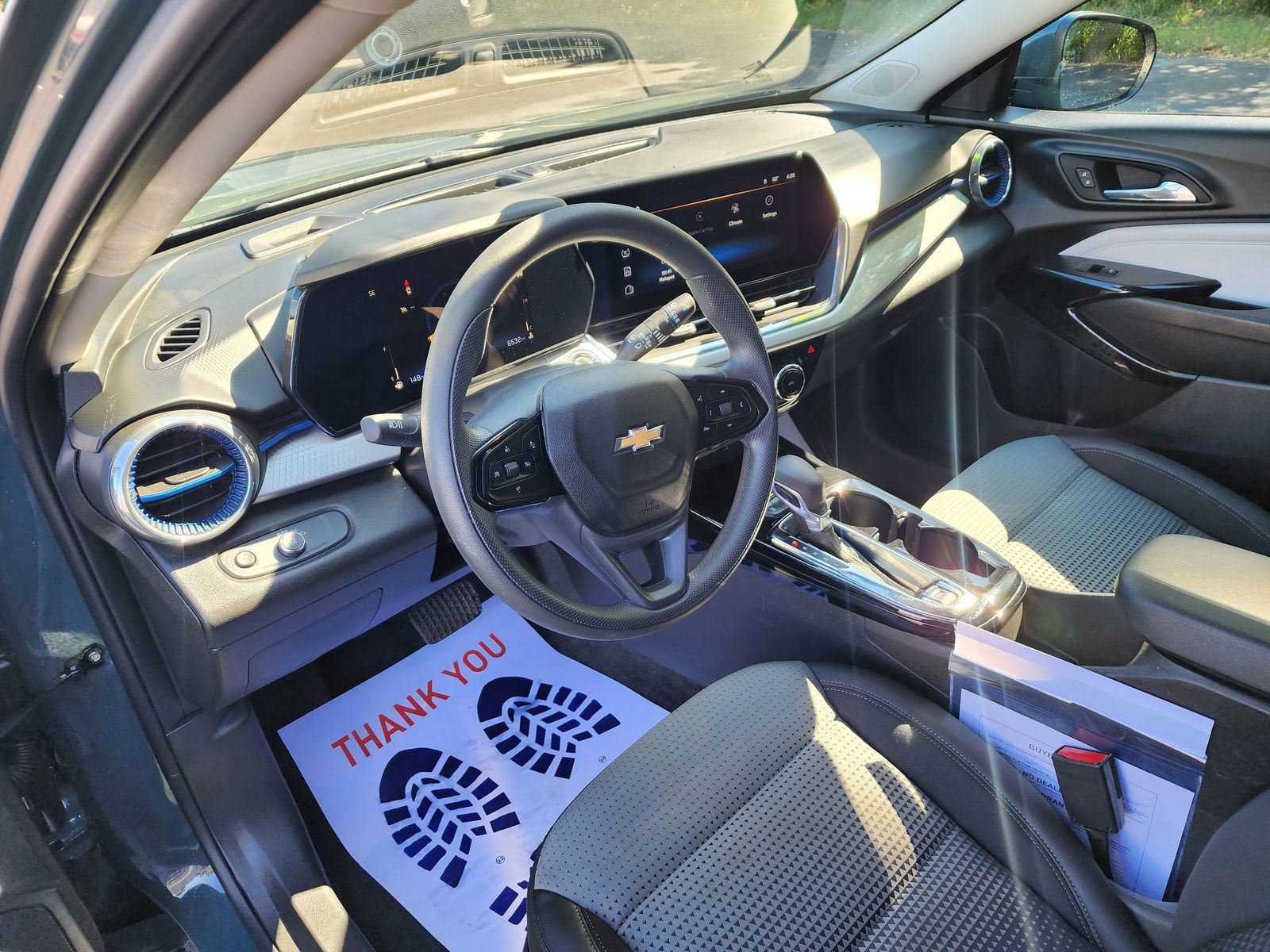 Used 2025 Chevrolet Trax LT image 8