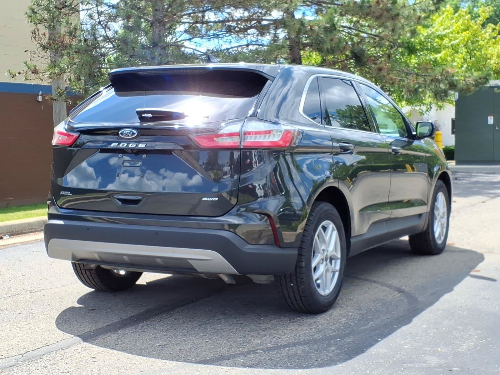 Certified 2023 Ford Edge SEL w/ Convenience Package AWD/4WD image 6