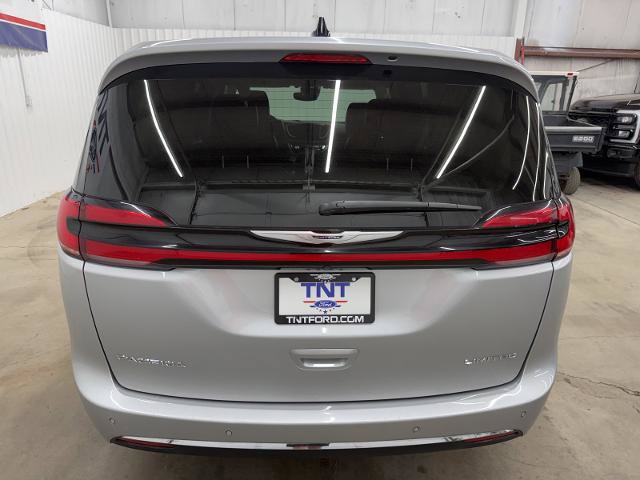 Used 2024 Chrysler Pacifica Limited FWD image 7
