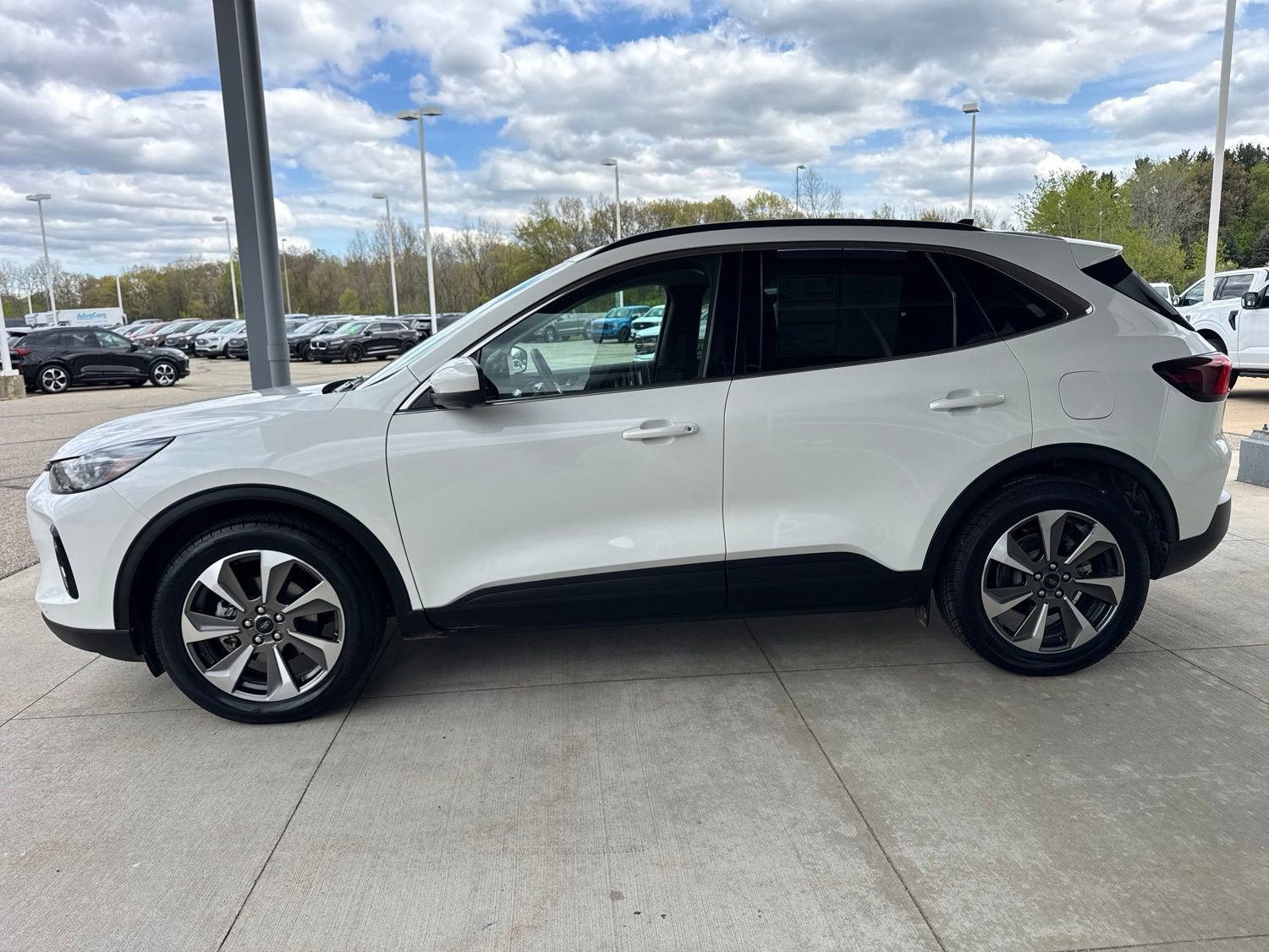 Certified 2023 Ford Escape Platinum AWD/4WD image 4