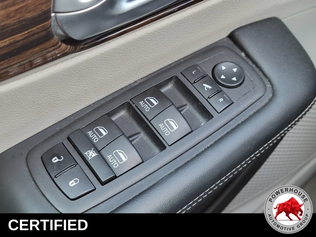 Used 2023 Chrysler Pacifica Limited FWD image 29
