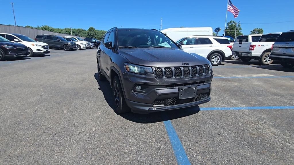 Used 2023 Jeep Compass Latitude AWD/4WD image 13