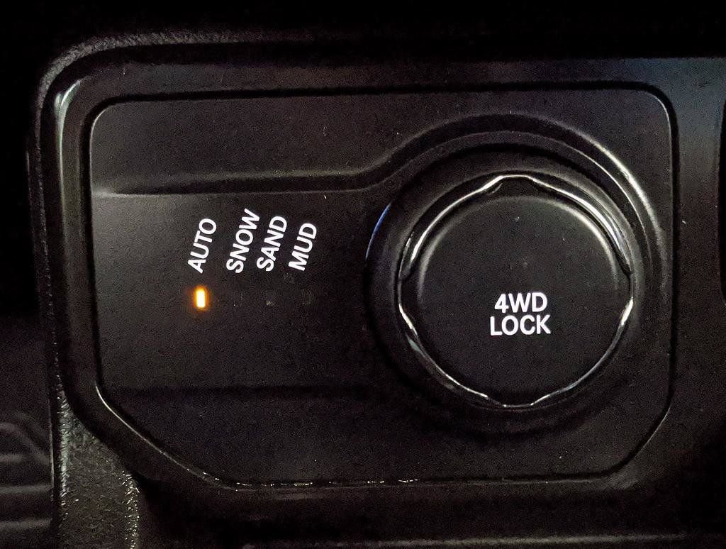 Used 2023 Jeep Renegade Latitude AWD/4WD image 10