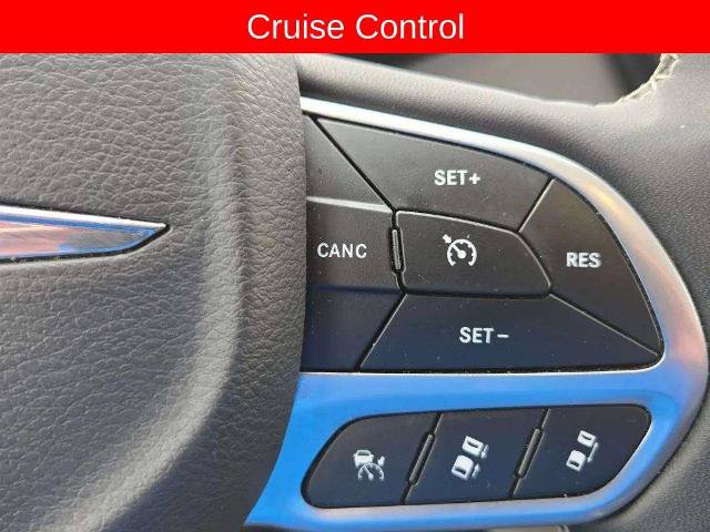 Used 2024 Chrysler Pacifica Limited FWD image 19