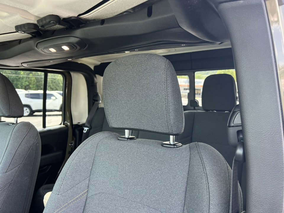 Used 2025 Jeep Gladiator Sport image 20