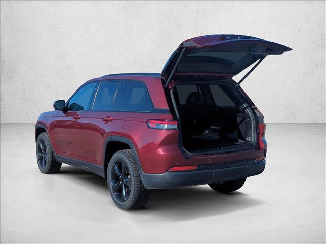 Used 2022 Jeep Grand Cherokee Altitude AWD/4WD image 9