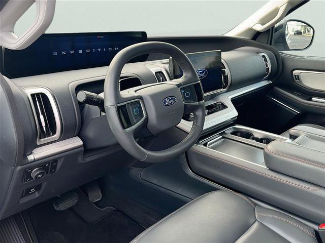 Certified 2025 Ford Expedition Active AWD/4WD image 9