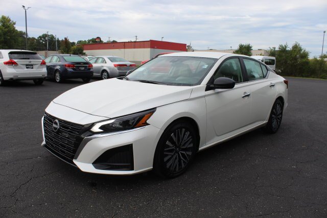 Used 2025 Nissan Altima 2.5 SV FWD image 9
