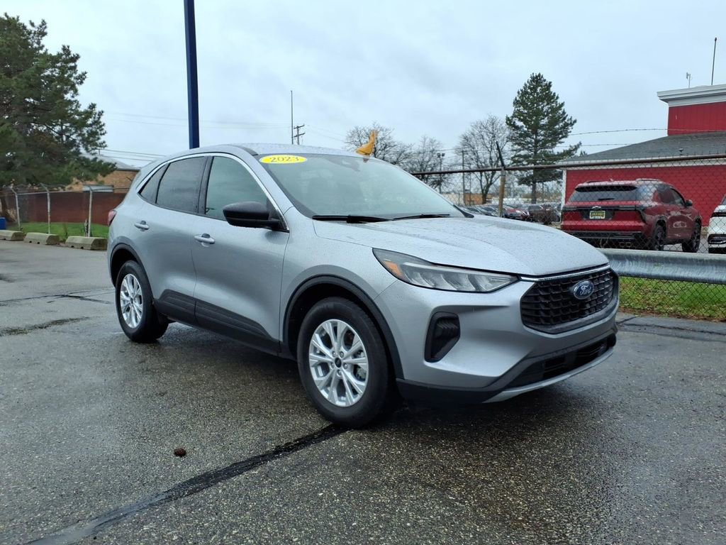 Certified 2023 Ford Escape Active AWD/4WD image 3