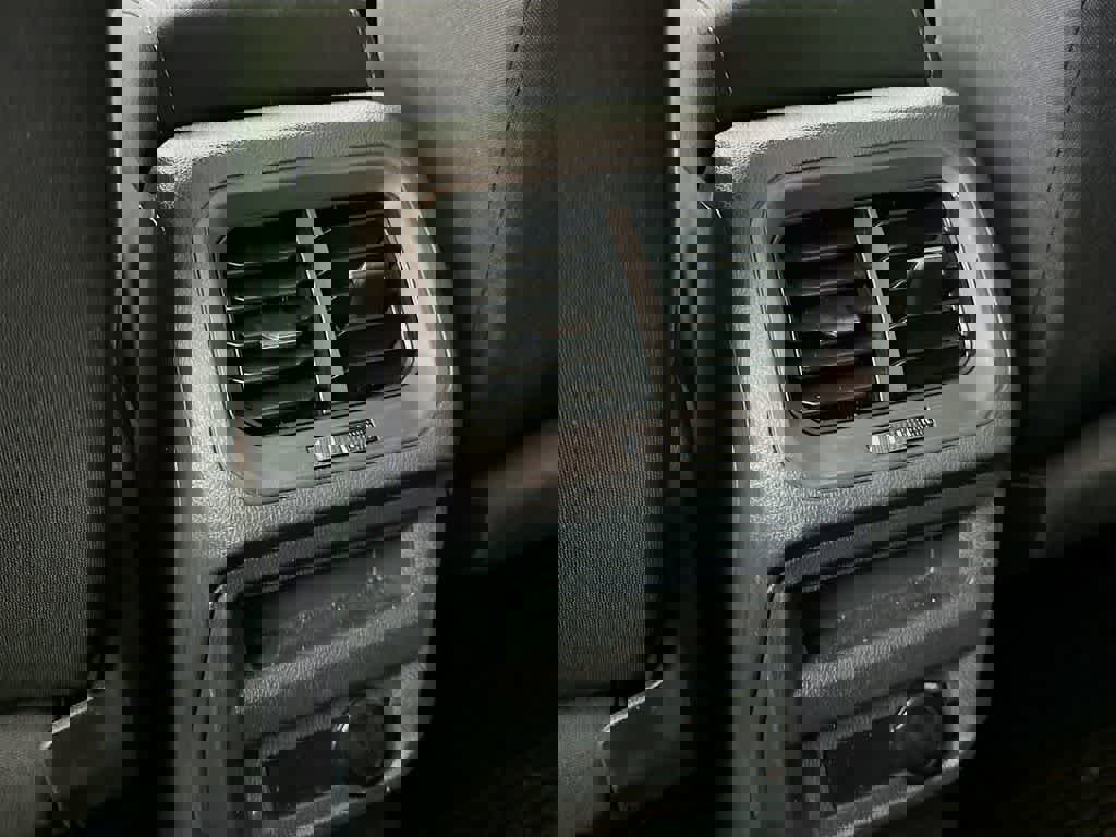 Used 2020 Volkswagen Tiguan S image 16