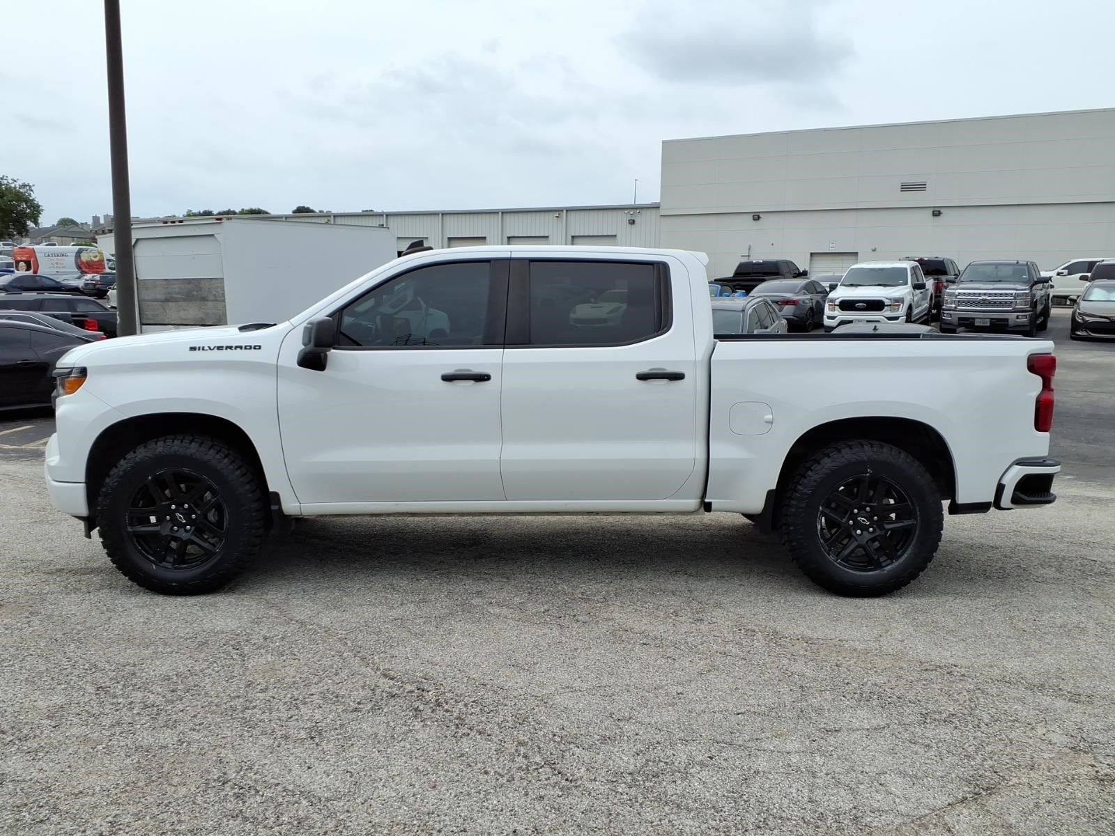 Used 2023 Chevrolet Silverado 1500 Custom w/ LPO, Dark Essentials Package RWD image 4