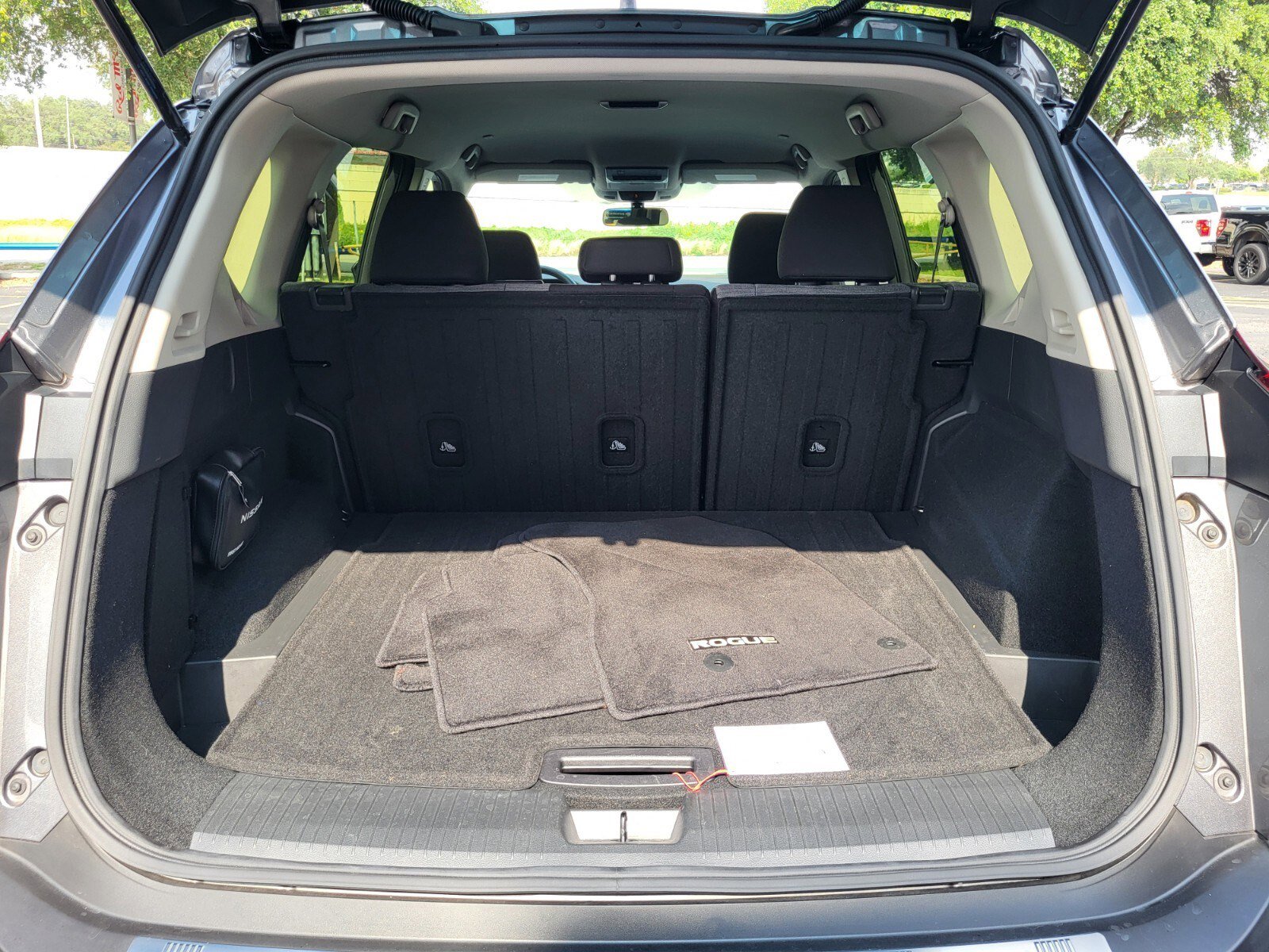 Used 2023 Nissan Rogue SV FWD image 33