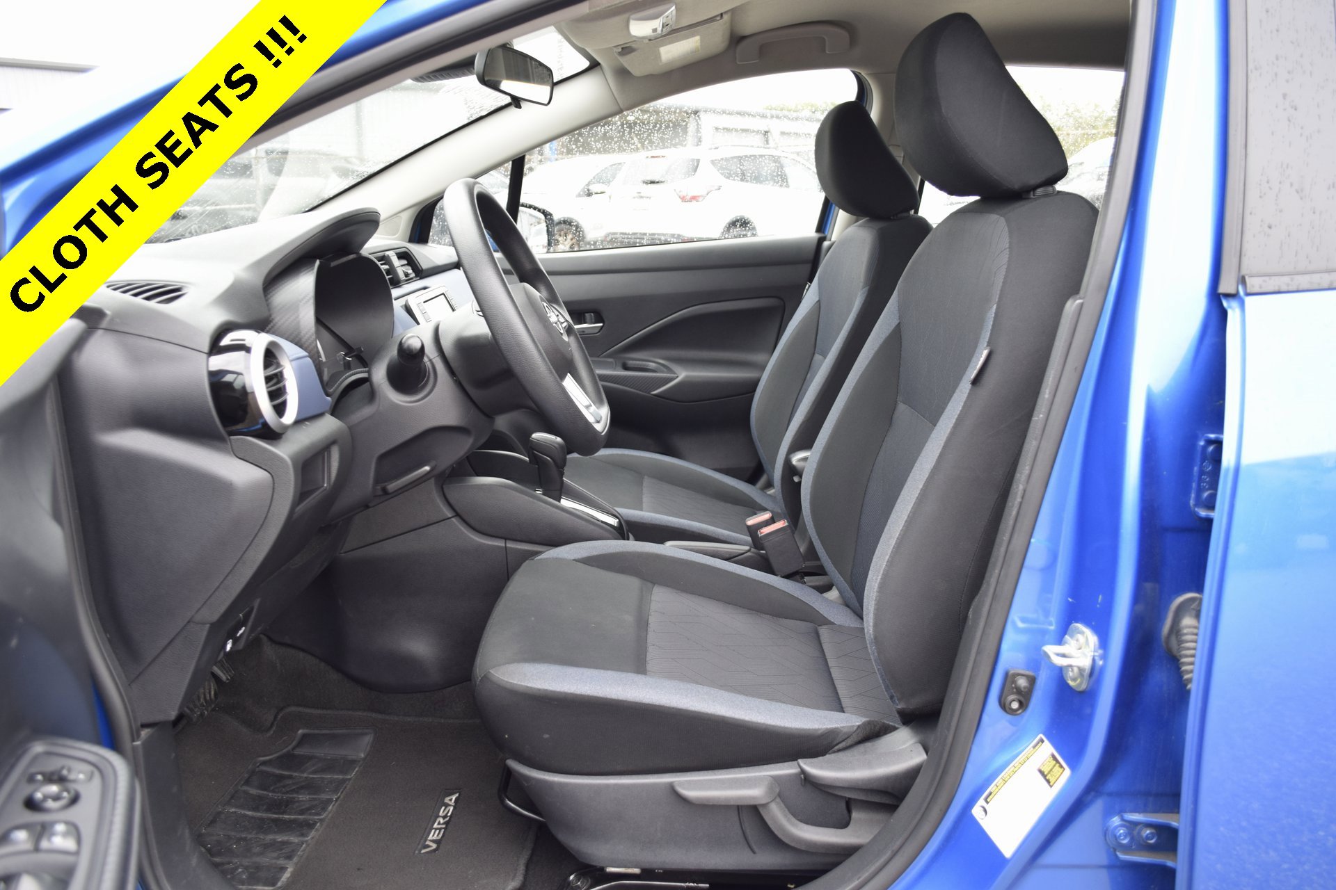 Used 2023 Nissan Versa SV image 3