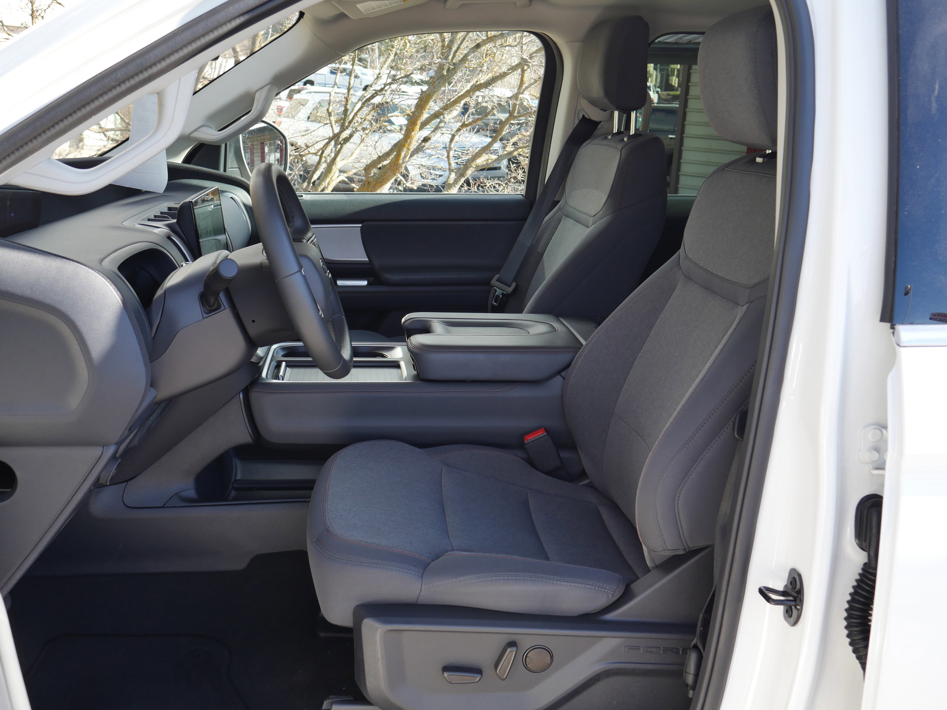 Certified 2025 Ford Expedition Active image 9