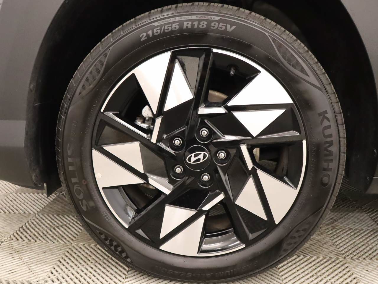 Used 2025 Hyundai Kona SEL FWD image 6