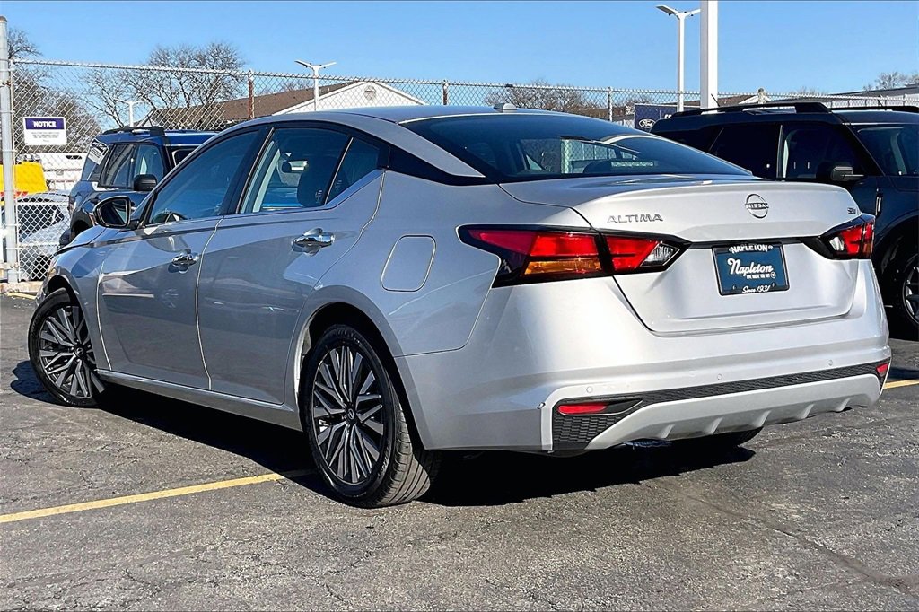 Used 2023 Nissan Altima 2.5 SV image 9