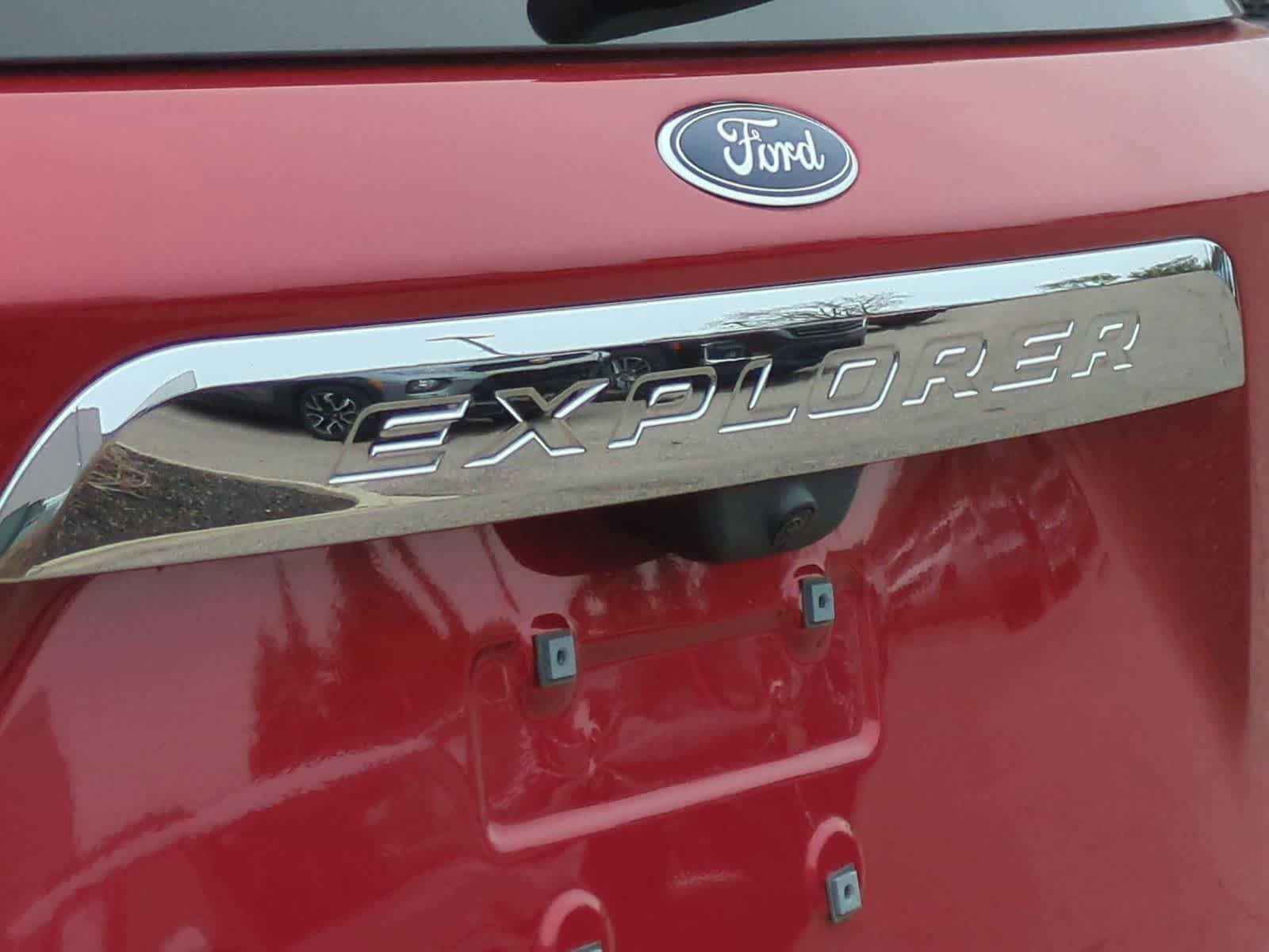 Certified 2024 Ford Explorer XLT w/ Equipment Group 202A AWD/4WD image 13