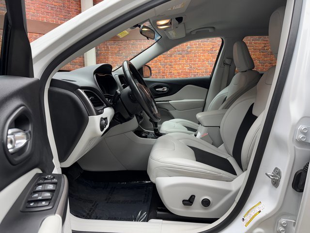 Used 2020 Jeep Cherokee Latitude Plus w/ Cold Weather Group image 24