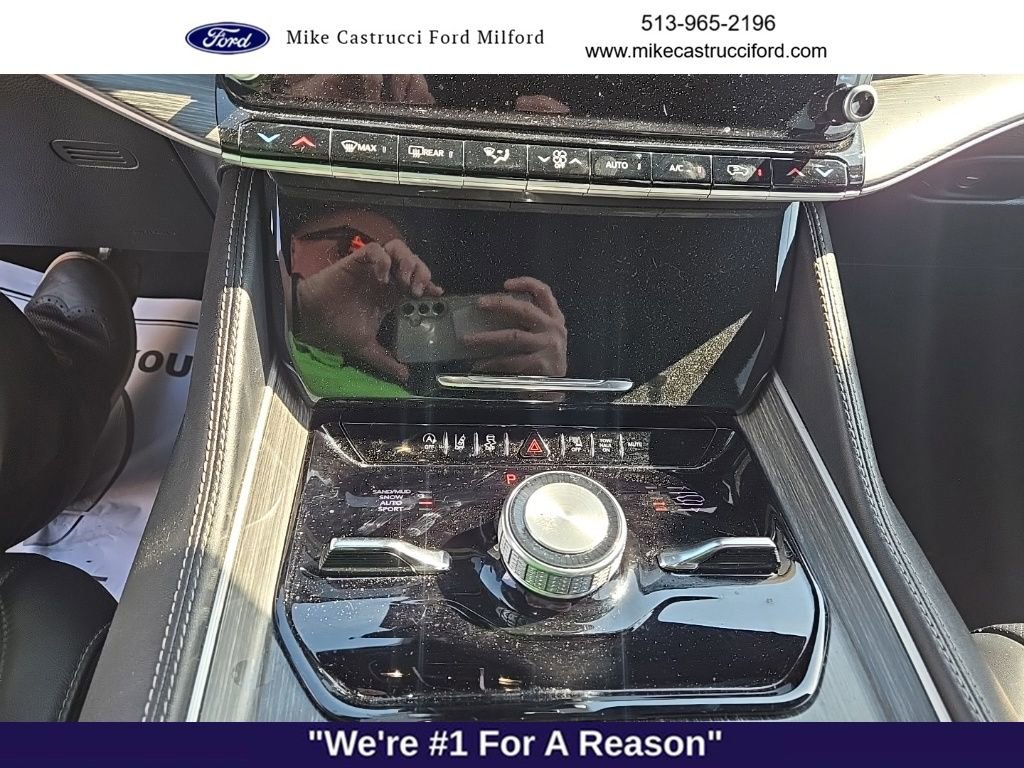 Used 2024 Jeep Wagoneer L Series III w/ Flexible Seating Group image 10