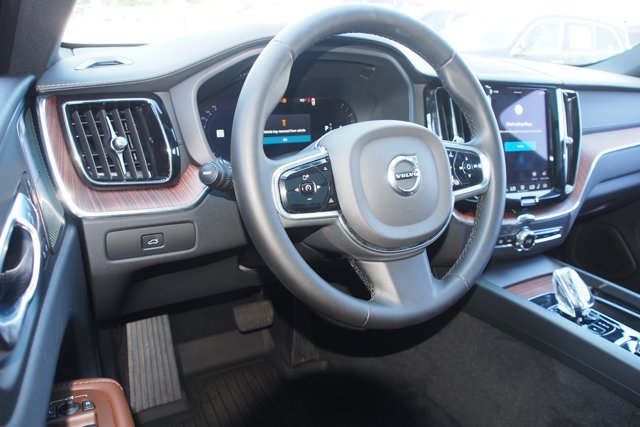 Used 2023 Volvo XC60 B5 Ultimate w/ Protection Package Premier FWD image 20