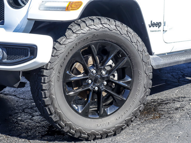 Used 2023 Jeep Wrangler Unlimited Sahara AWD/4WD image 3