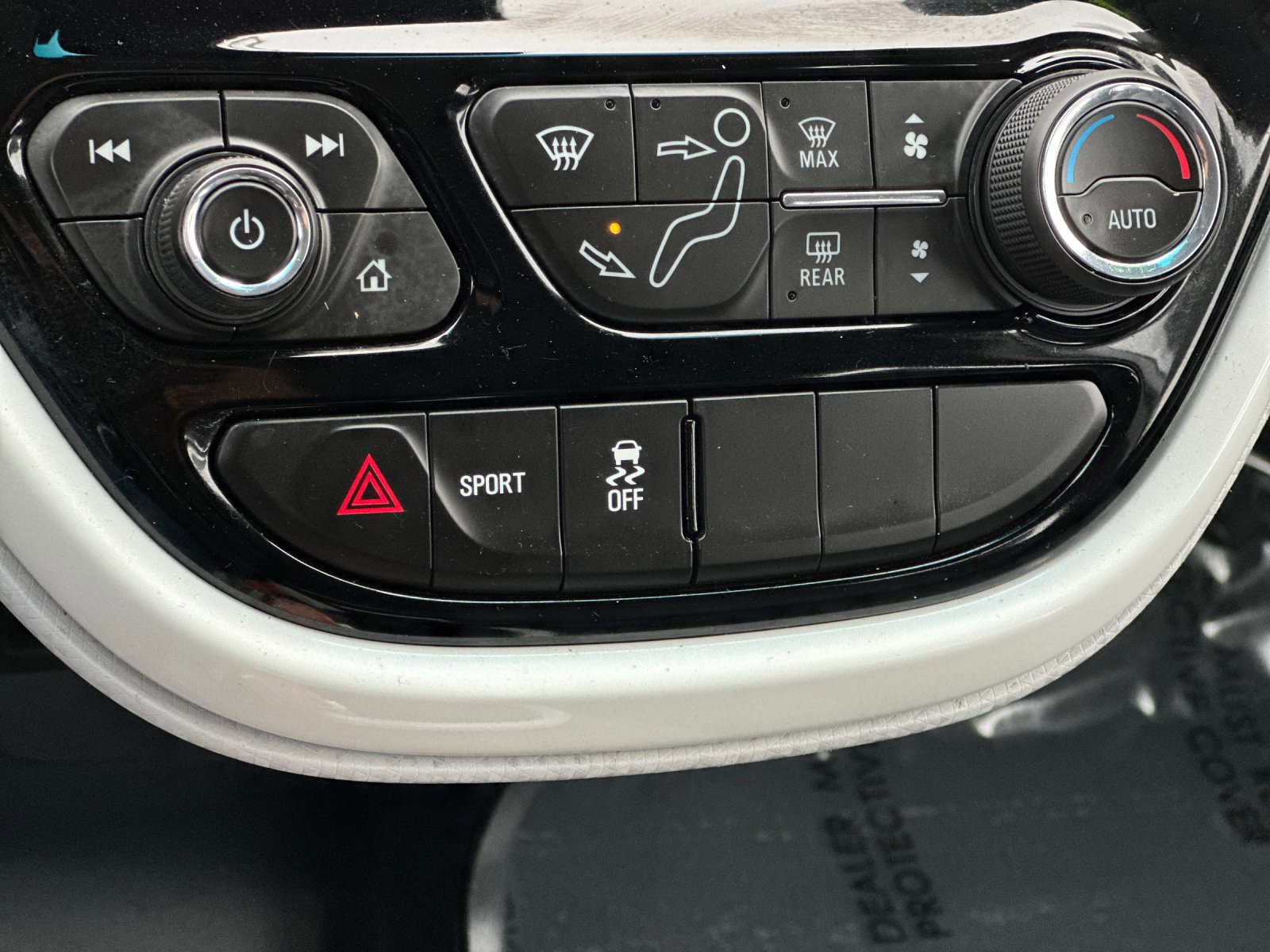 Used 2019 Chevrolet Bolt Premier w/ Infotainment Package image 20