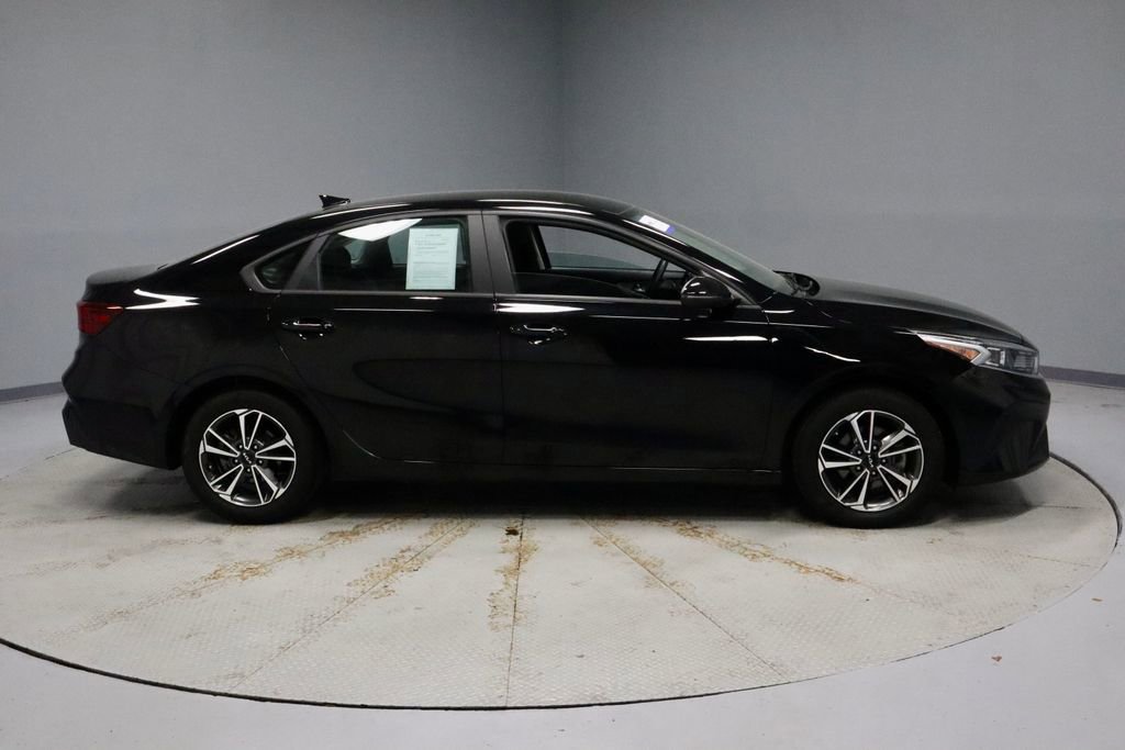 Used 2023 Kia Forte LXS w/ LXS Technology Package FWD image 5