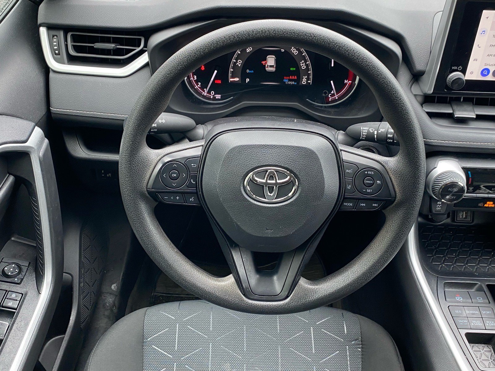 Used 2025 Toyota RAV4 XLE AWD/4WD image 8