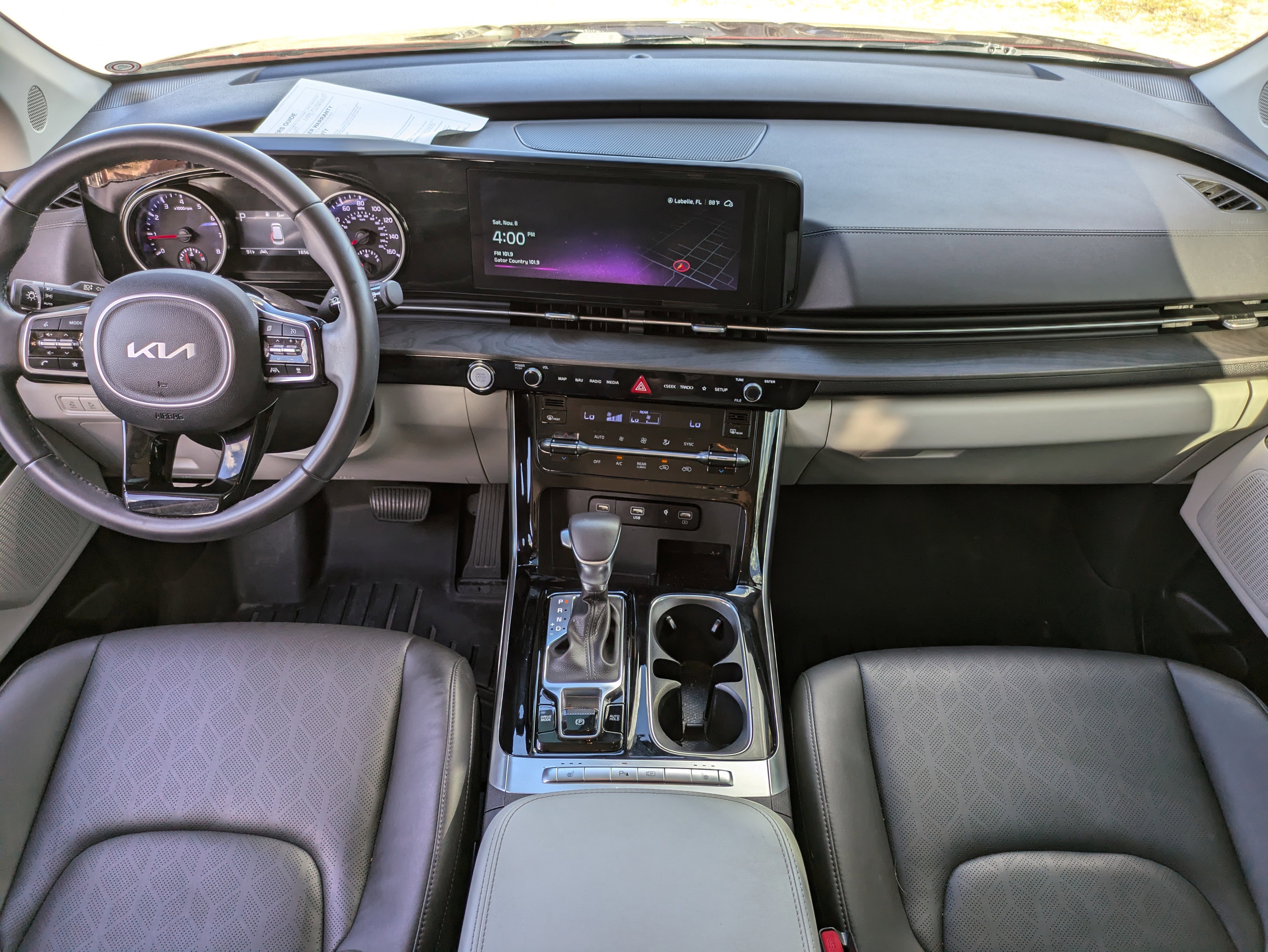 Used 2024 Kia Carnival EX image 18