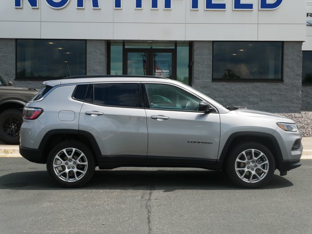 Used 2022 Jeep Compass Latitude AWD/4WD image 1