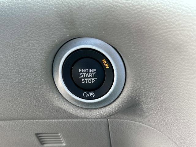 Used 2024 Chrysler Pacifica Touring-L image 30