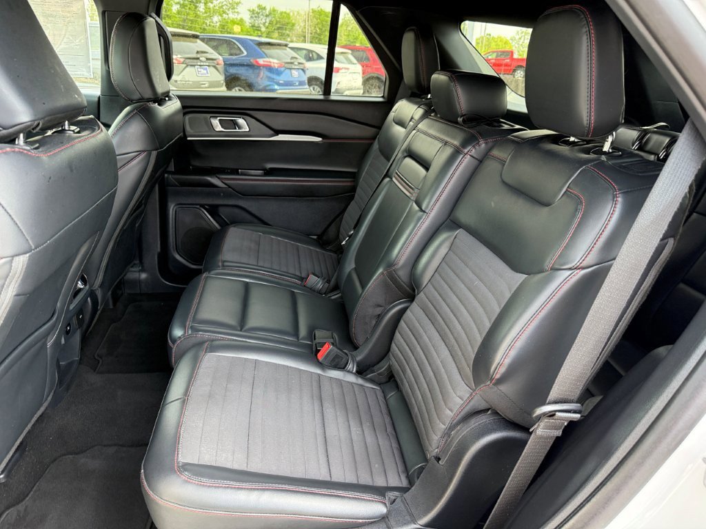 Certified 2025 Ford Explorer ST-Line w/ ST-Line Street Pack image 17