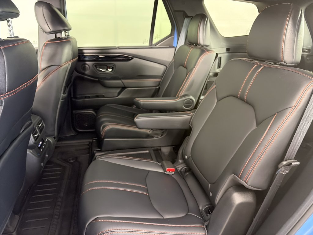 Used 2025 Honda Pilot TrailSport image 13