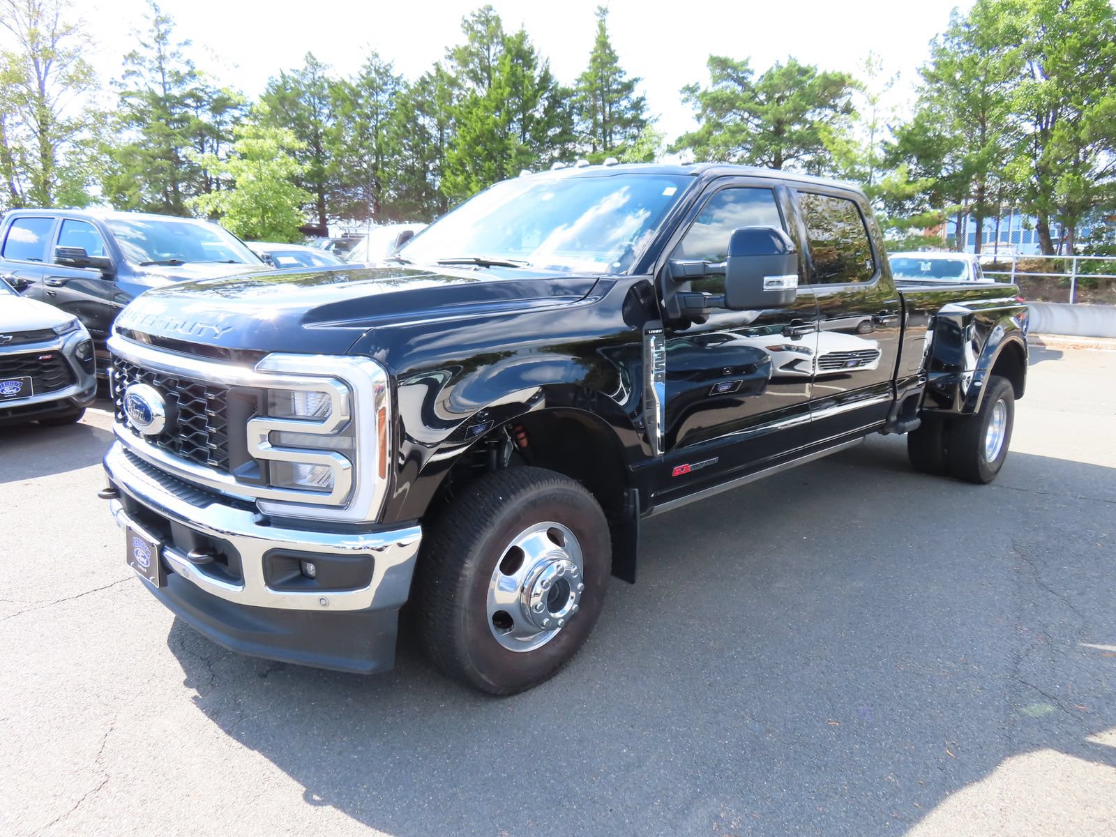Certified 2025 Ford F350 Lariat w/ Lariat Ultimate Package AWD/4WD image 3