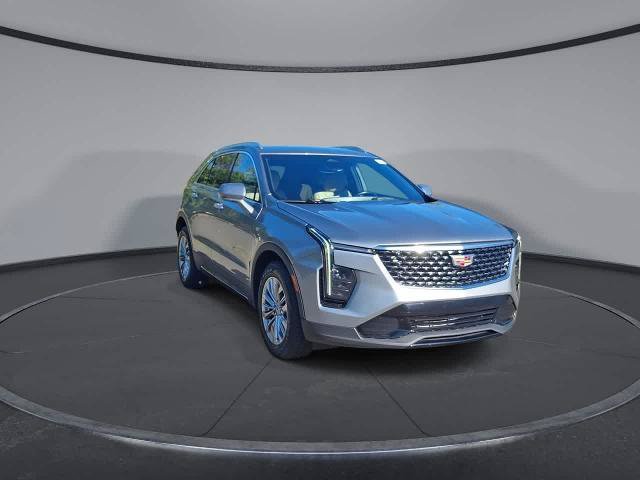 Used 2024 Cadillac XT4 Premium Luxury FWD image 2