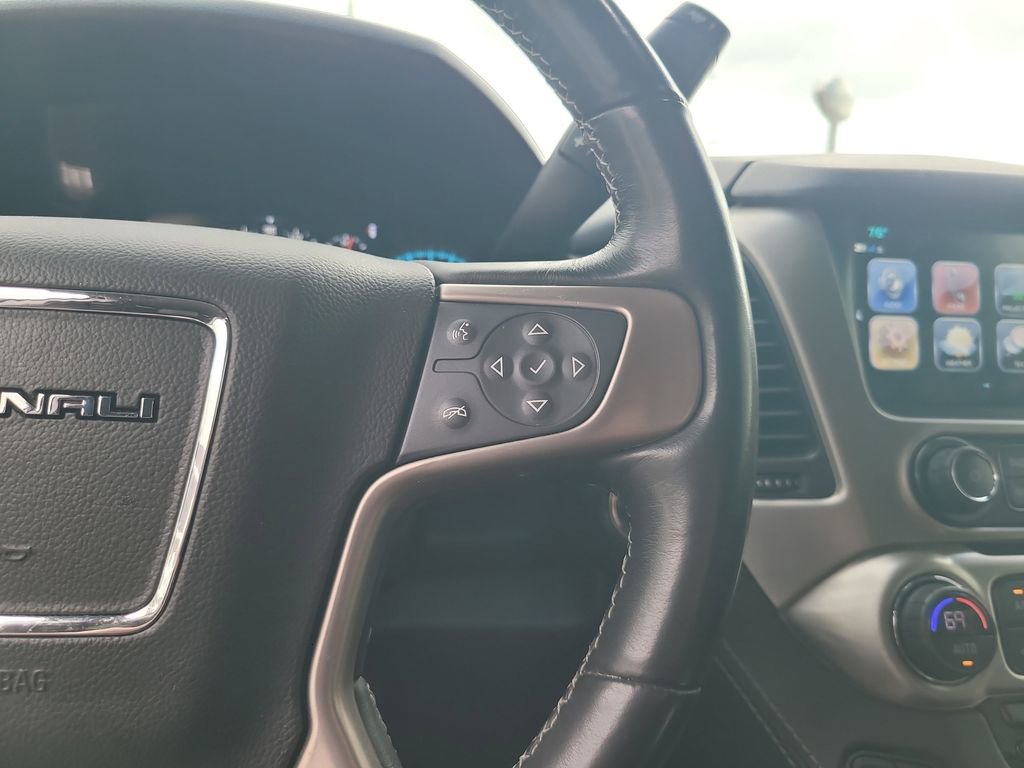 Used 2020 GMC Yukon Denali w/ Denali Premium Package image 15