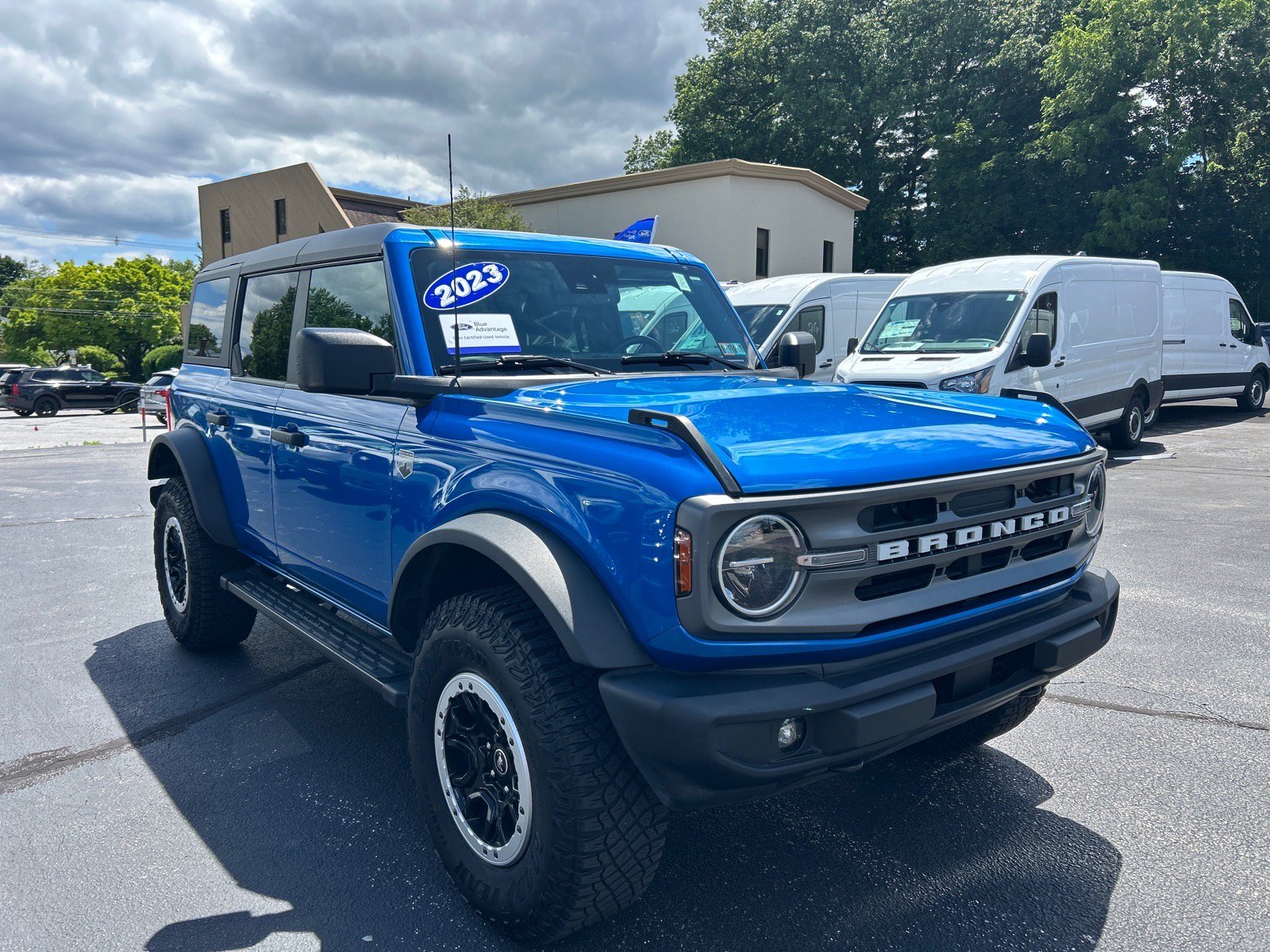 Certified 2023 Ford Bronco Big Bend w/ Sasquatch Package AWD/4WD image 3