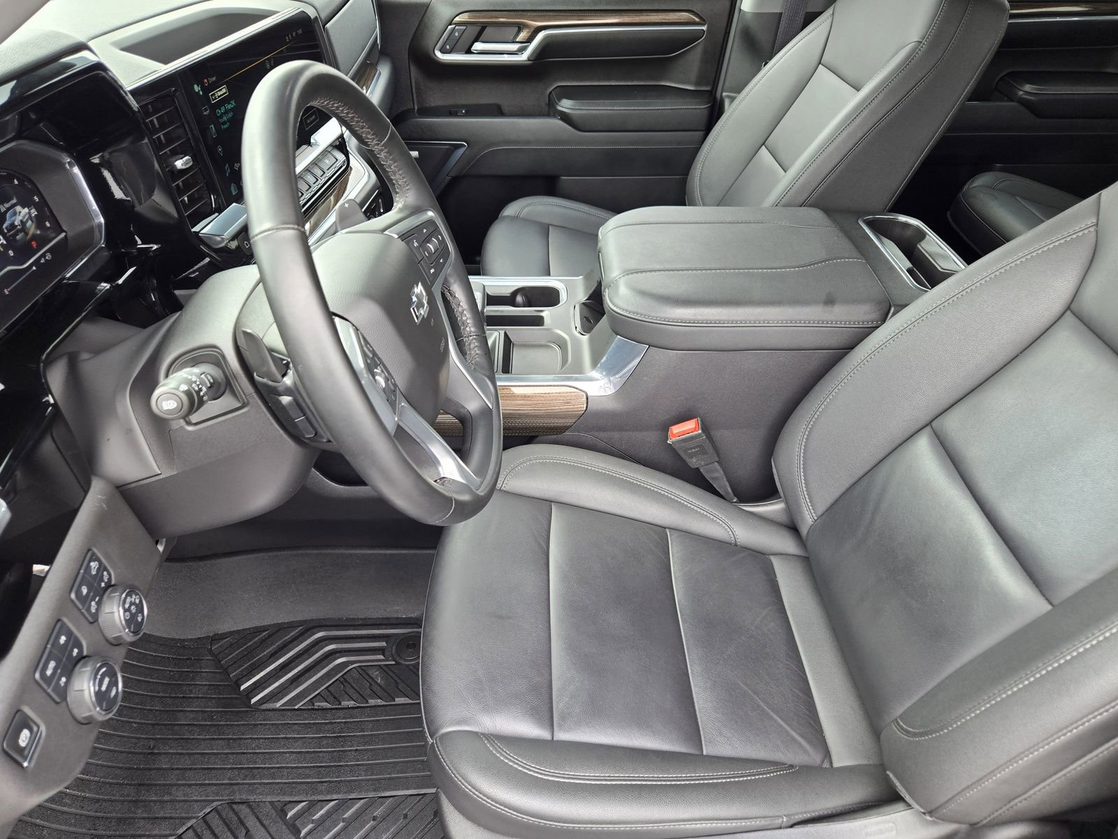 Used 2024 Chevrolet Silverado 1500 LT Trail Boss w/ LT Trail Boss Premium Package AWD/4WD image 11