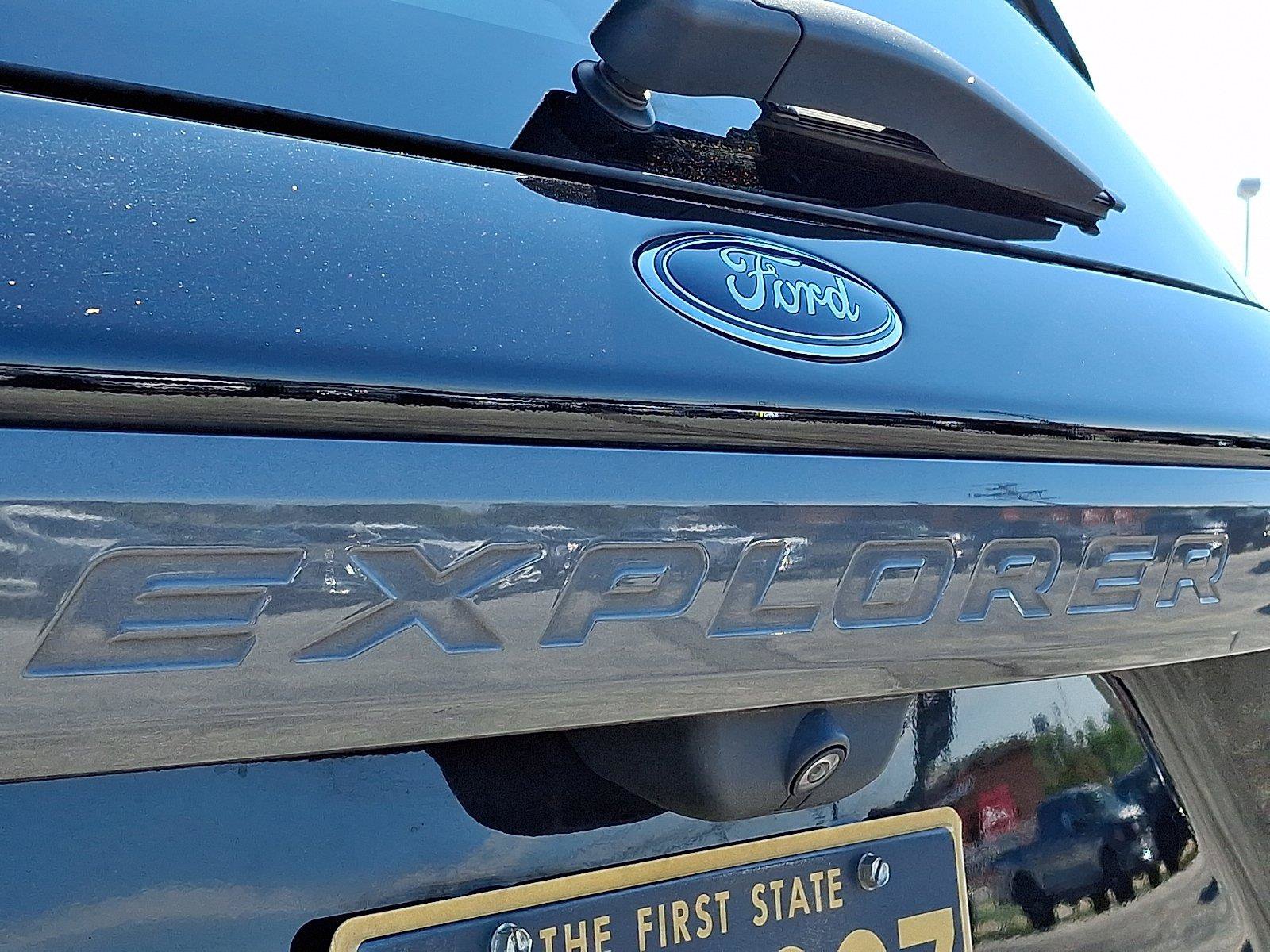 Certified 2023 Ford Explorer XLT w/ Equipment Group 202A AWD/4WD image 32