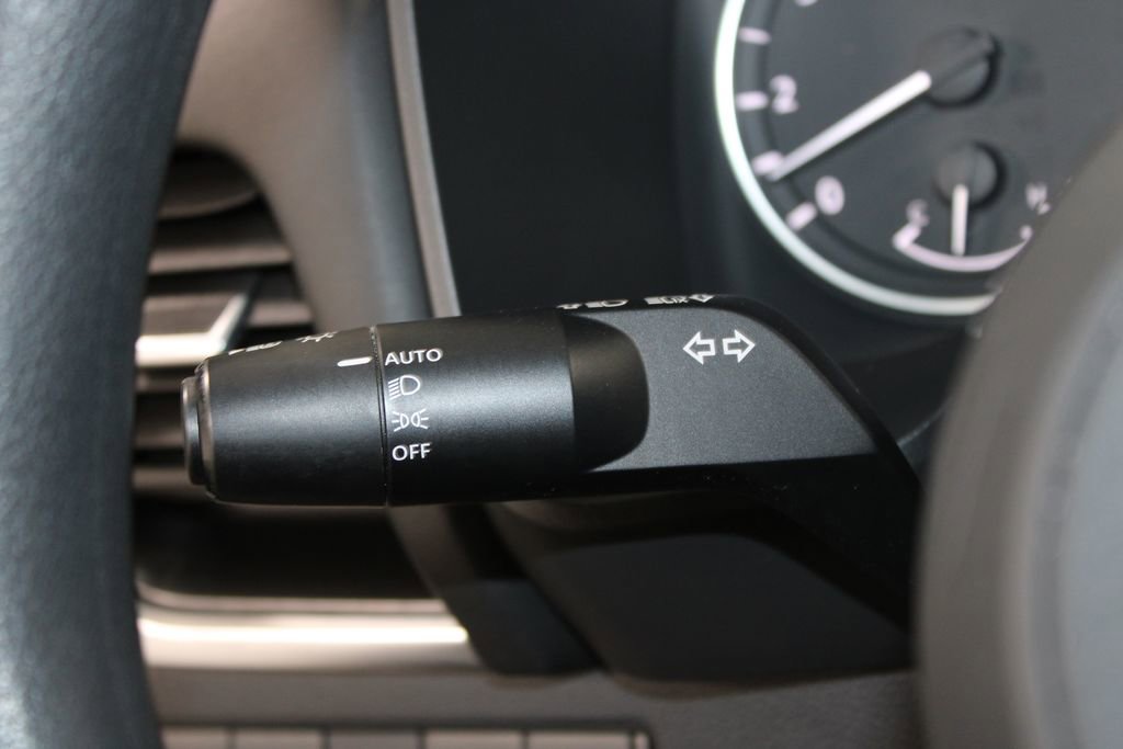 Used 2021 Nissan Rogue SV FWD image 36
