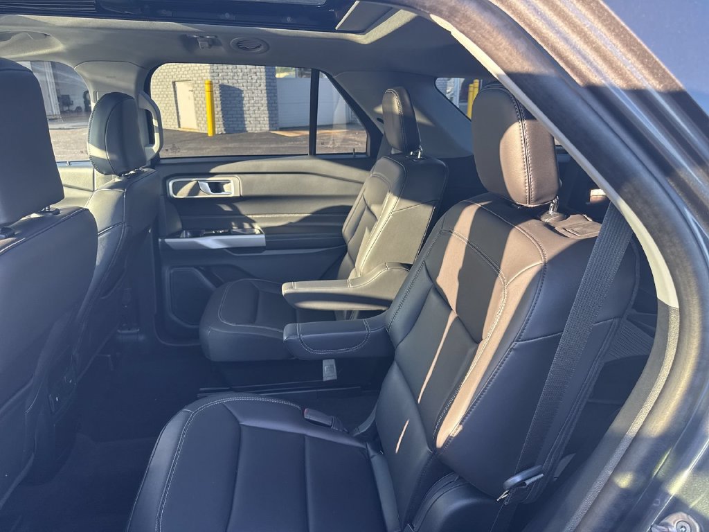 Certified 2023 Ford Explorer XLT w/ Equipment Group 202A AWD/4WD image 19