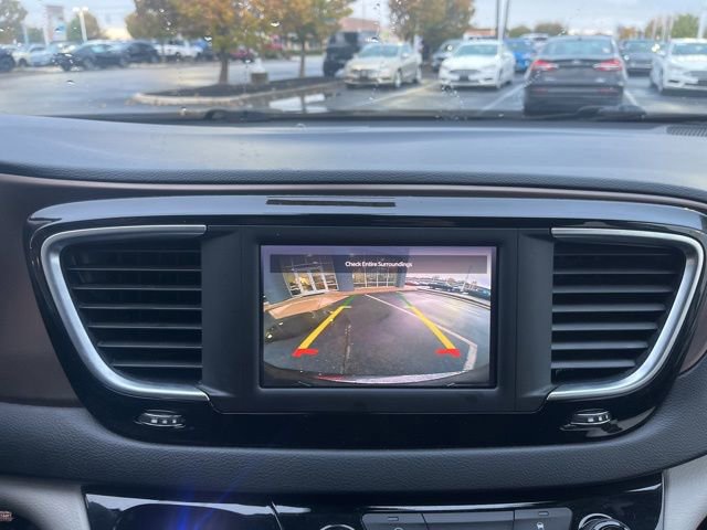 Used 2022 Chrysler Voyager LX image 24