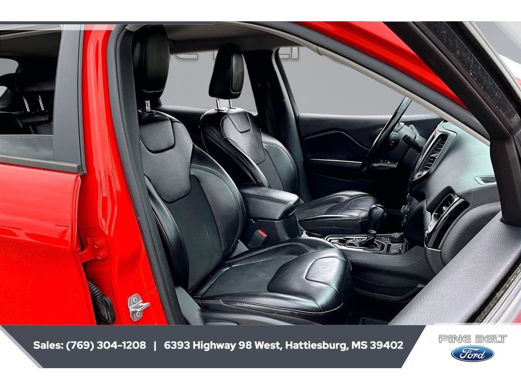 Used 2021 Jeep Cherokee Latitude Plus AWD/4WD image 8