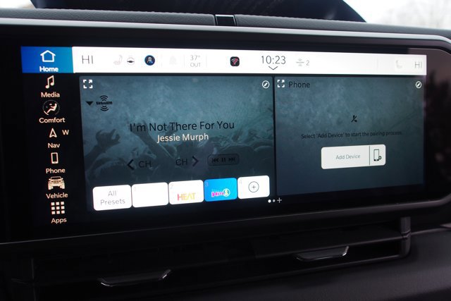 Used 2024 Jeep Wrangler Unlimited Sahara w/ Technology Group image 27