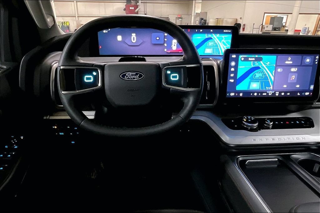 Certified 2025 Ford Expedition Active AWD/4WD image 5
