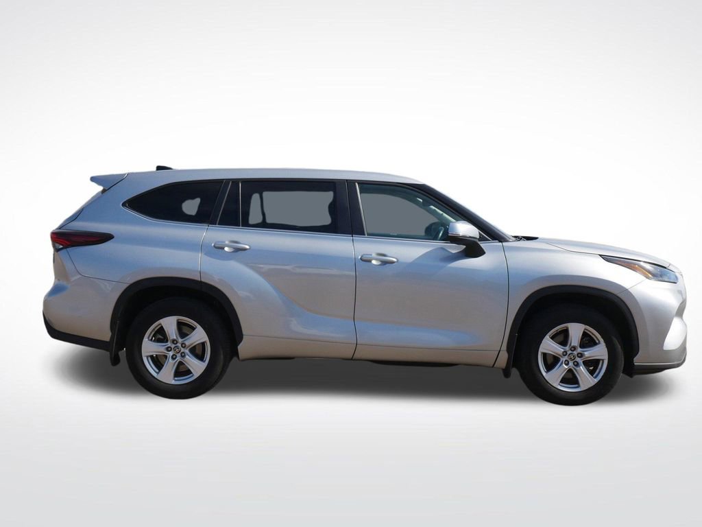 Used 2024 Toyota Highlander LE AWD/4WD video 2